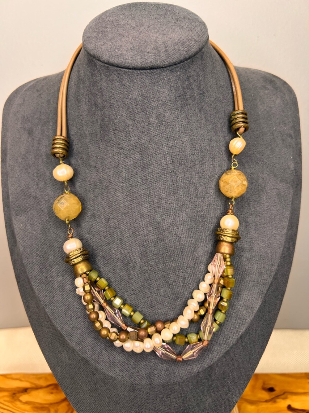 LIZOU  Semi Precious Stone Hand Knotted Necklace Genuine Leather Cultured Pearls